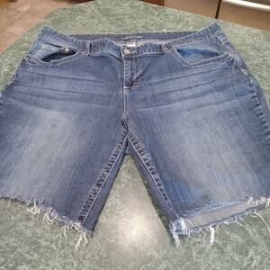 Maurices Stretch Denim Bermuda Shorts 10 In Inseam Raw Hem Distressed Size 24 3x